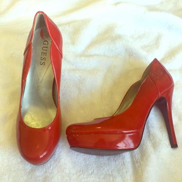 Red Guess heels - Picture 1 of 1